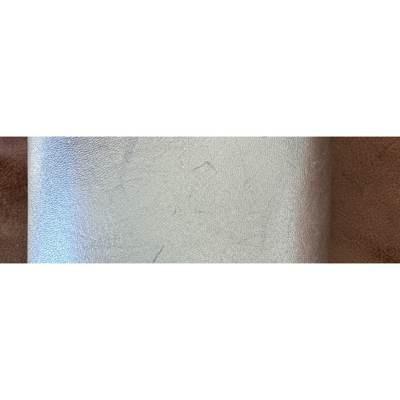 Gucci silver evening clutch. Leather with Pearl accent gold hardware - Picture 3 of 11